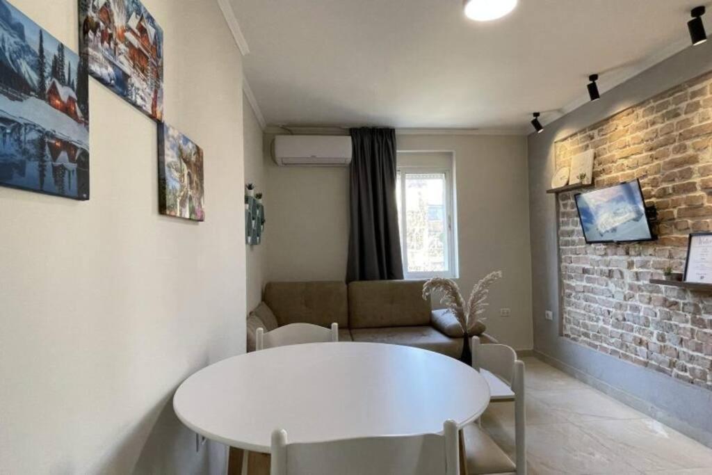 M. Shyri Str.1 *