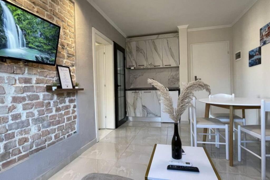 Apartament M. Shyri Str.1